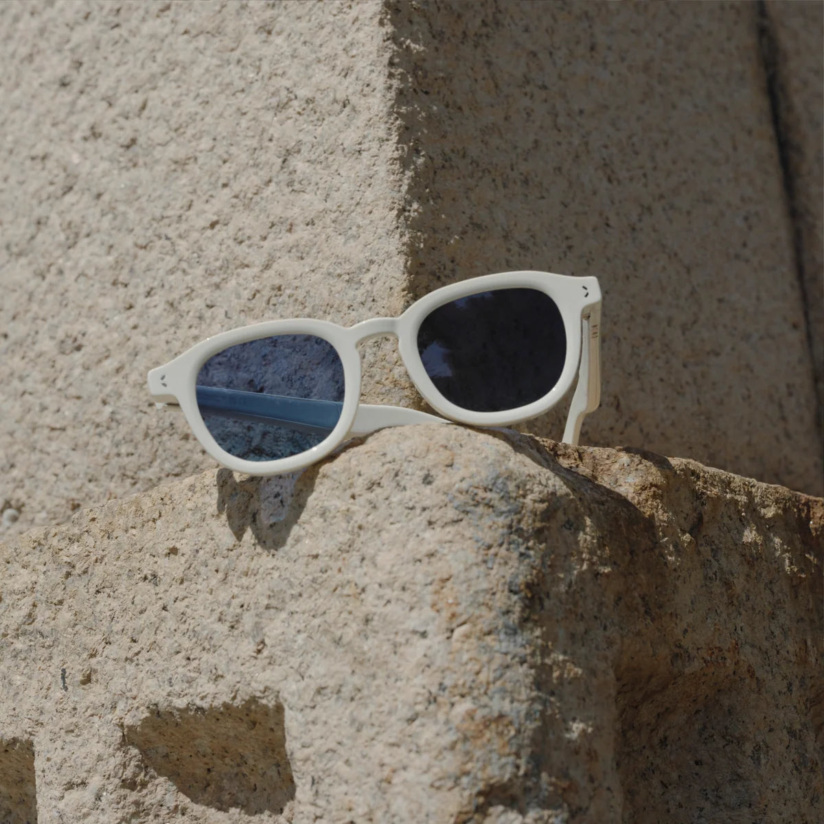 SUTYO SMART ELECTROCHROMIC SUNGLASSES